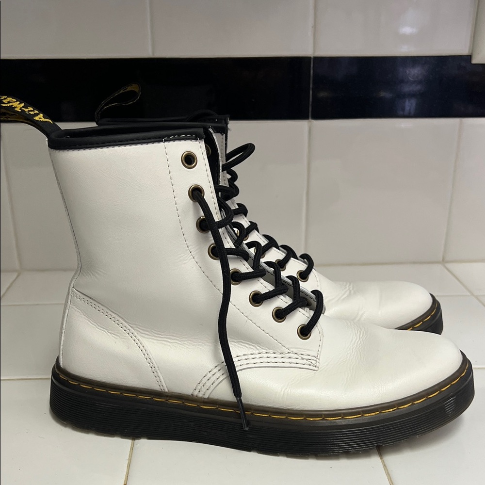 DR. MARTENS WOMEN'S 1460 SMOOTH LEATHER BOOTS - WHITE
